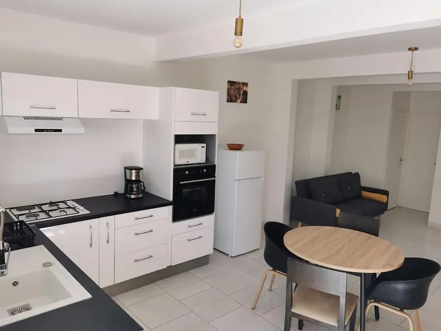 Charmant T2 Bas De Villa contacts